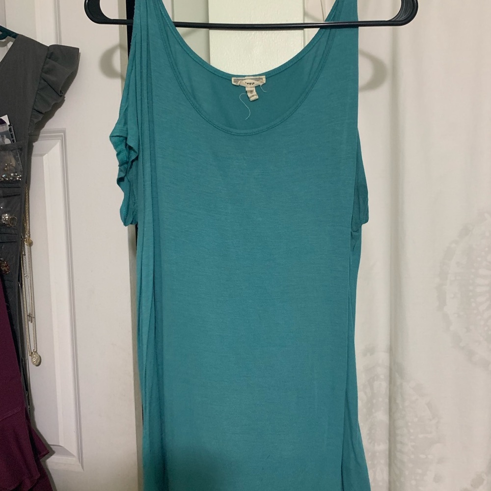 Shoulderless blouse